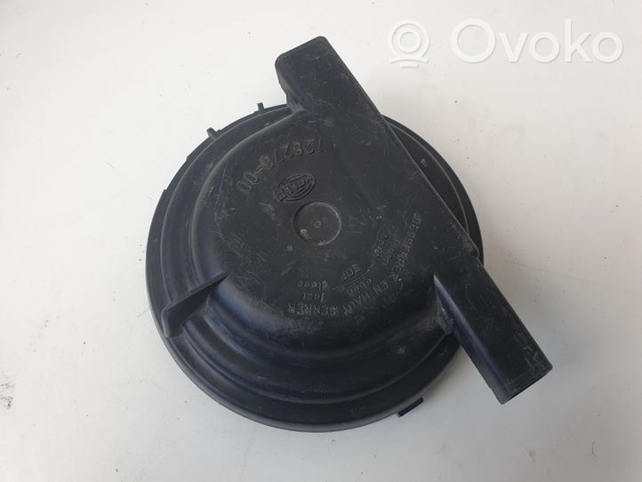 Audi 80 90 S2 B4 Osłona żarówki lampy przedniej 12827600