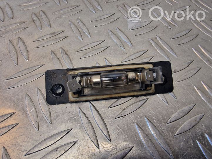 Audi A8 S8 D2 4D Luce targa 4D0943021