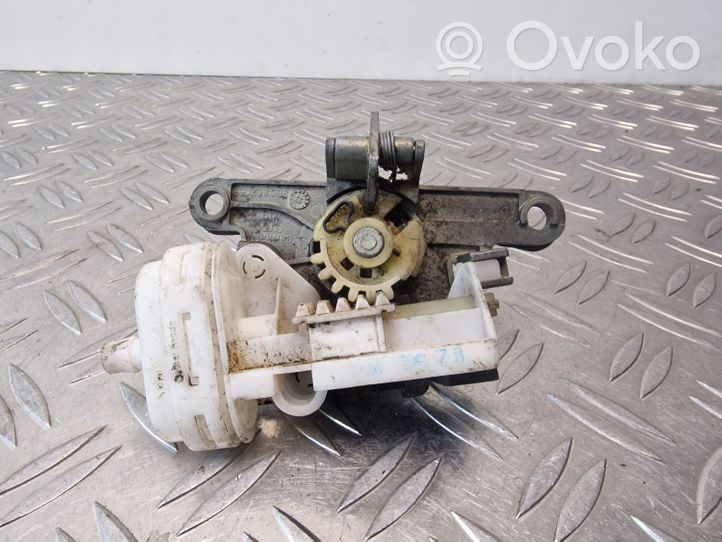 Audi A8 S8 D2 4D Serratura esterna portellone 8D0862055