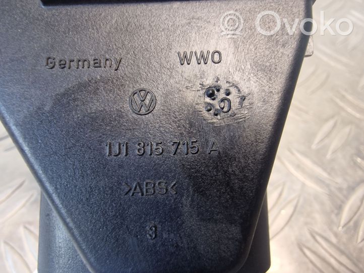 Volkswagen Golf IV Kojelaudan sivutuuletussuuttimen kehys 1J1815715A