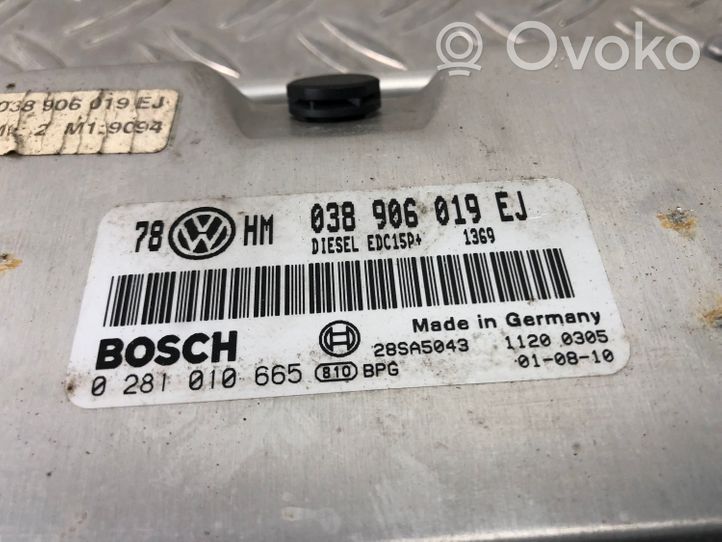 Volkswagen PASSAT B5.5 Supporto centralina motore 038906019EJ