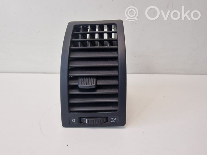 Volkswagen Polo Moldura protectora de la rejilla de ventilación lateral del panel 6Q0819703