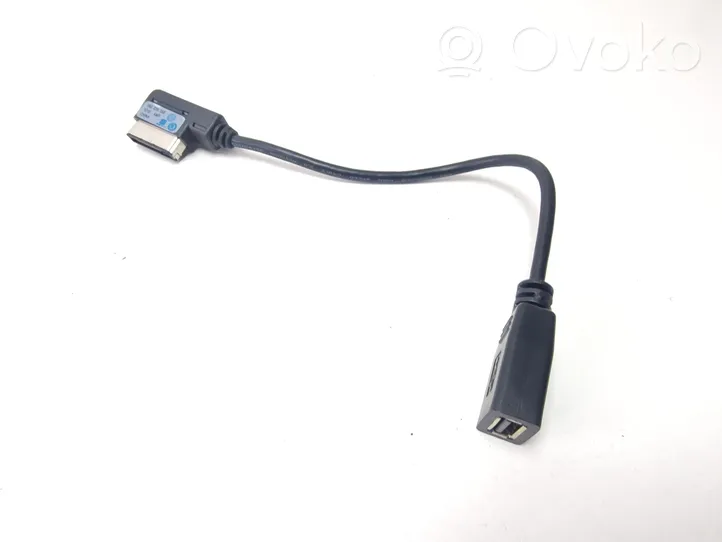 Volkswagen PASSAT B7 Gniazdo / Złącze USB 5N0035558