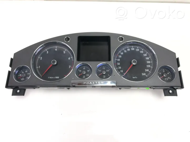 Volkswagen Phaeton Speedometer (instrument cluster) 3D0920882D