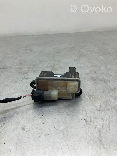 BMW 5 G30 G31 Serratura del tappo del serbatoio del carburante 7378259