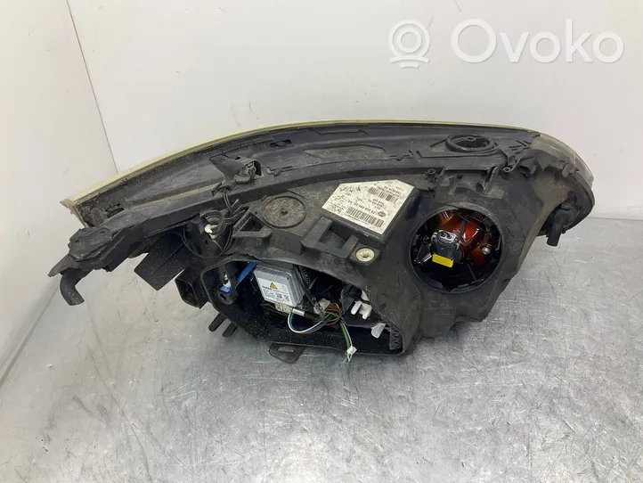 BMW 5 E60 E61 Lampa przednia 7044675