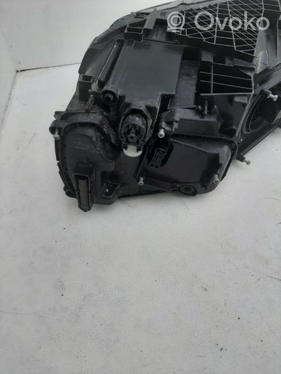 Audi Q7 4M Lampa przednia 4M0941034B