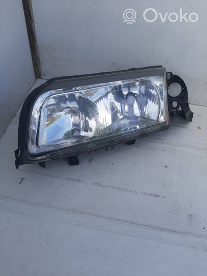 Volvo S80 Lampa przednia 9484241