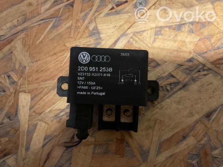 Volkswagen Touareg I Module de fusibles 2D0951253B