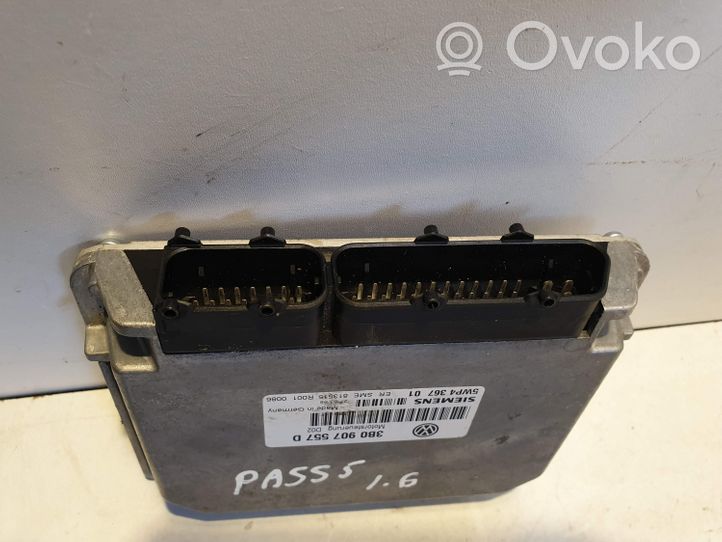 Volkswagen PASSAT B5 Engine control unit/module 3B0907557D