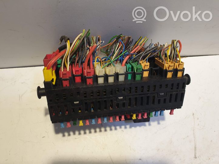 Volkswagen Golf III Fuse box set 357937039