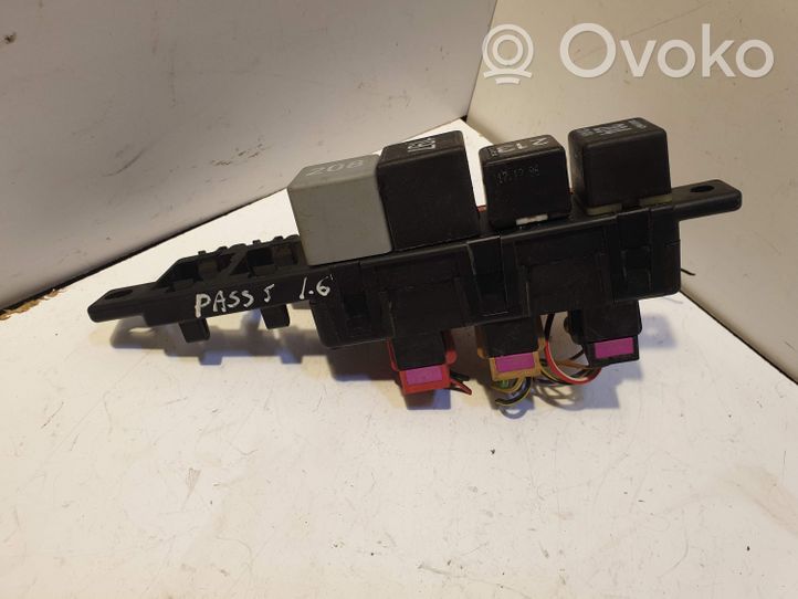 Volkswagen PASSAT B5 Fuse box set 8L0941822A