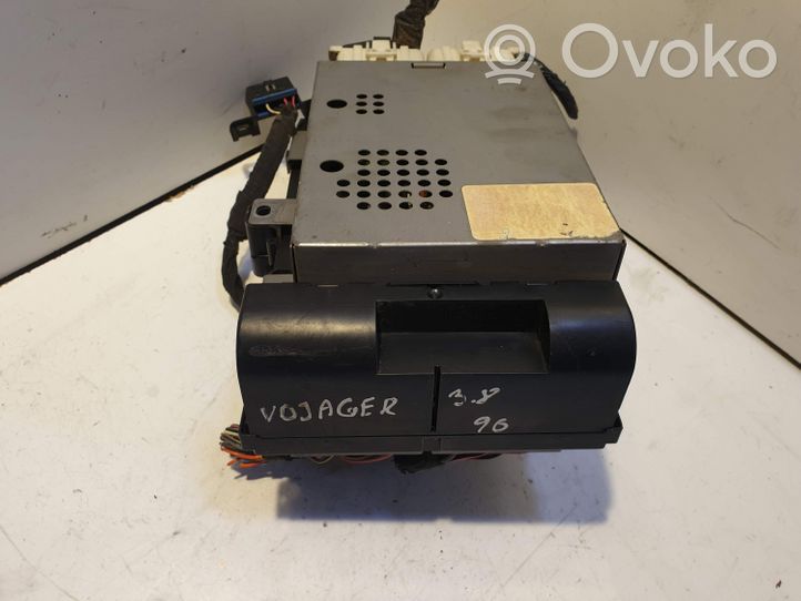 Chrysler Voyager Ramka / Moduł bezpieczników TQH1126981RT