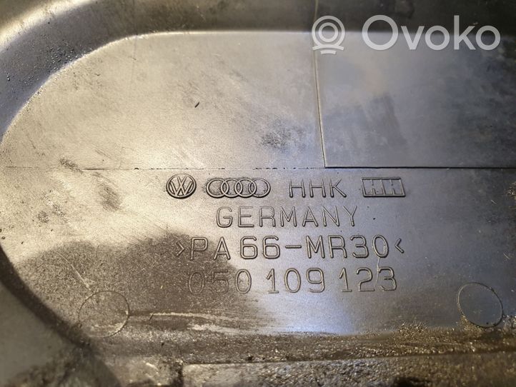Audi A4 S4 B5 8D Protezione cinghia di distribuzione (copertura) 050109123