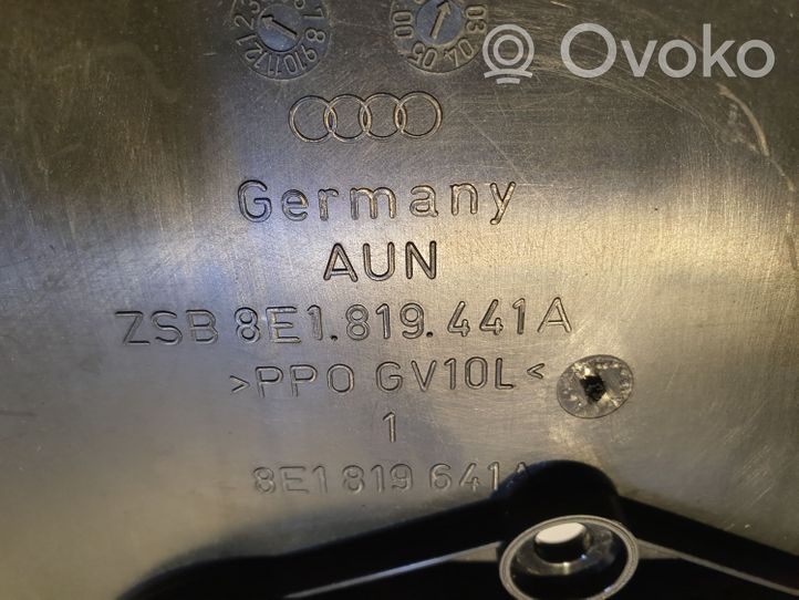 Audi A4 S4 B6 8E 8H Oro mikrofiltro rėmas (dalis) 8E1819441A