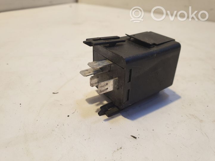 Volvo S40, V40 Relè alzacristalli elettrici 811265