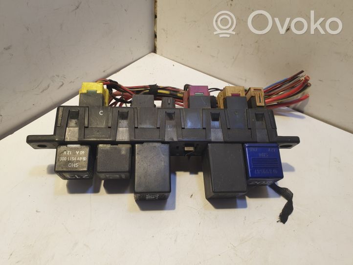 Audi A4 S4 B5 8D Modulo fusibile 4A0941822