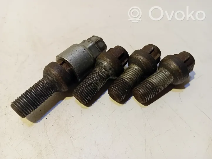 Audi A4 S4 B5 8D Nuts/bolts 