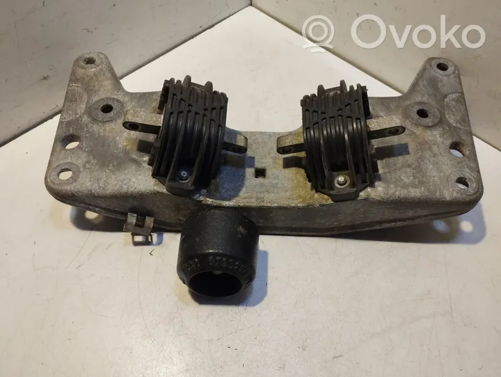 BMW 5 F10 F11 Support de boîte de vitesses 6789483