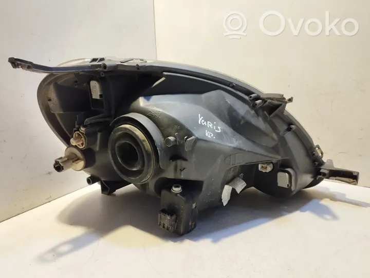 Toyota Yaris Lampa przednia 20A354