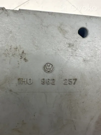 Volkswagen PASSAT B3 Pompa a vuoto 1H0962257