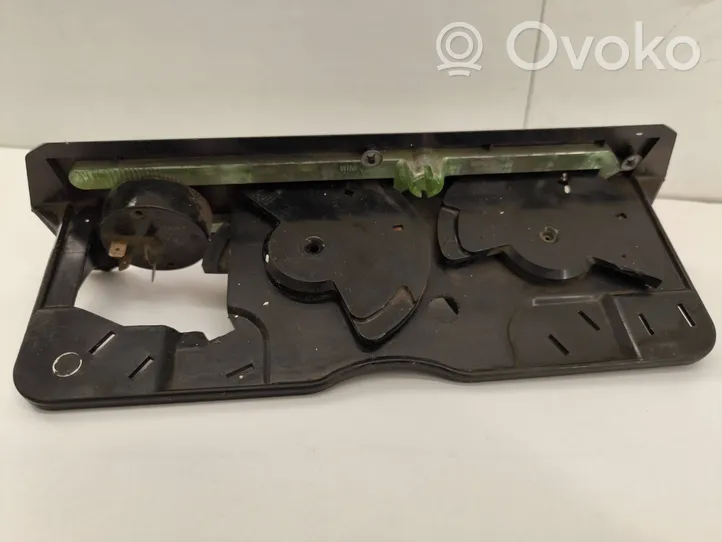 Volvo 240 Ilmastointi-/lämmityslaitteen säätimen kehys 