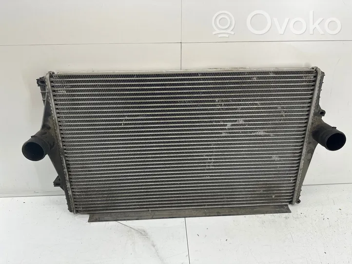 Volvo XC70 Chłodnica powietrza doładowującego / Intercooler 8649471