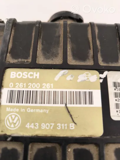 Volkswagen PASSAT B3 Variklio valdymo blokas 443907311B