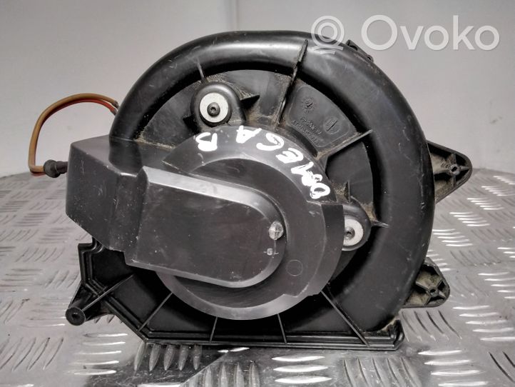 Opel Omega B2 Lämmittimen puhallin AT315157F1A