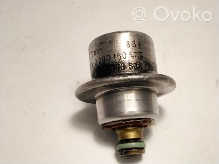 Audi A4 S4 B5 8D Regolatore di pressione del carburante 0280160575