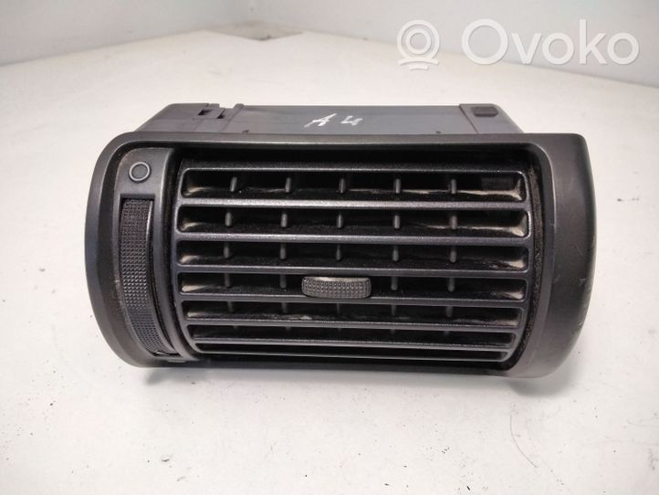 Audi A4 S4 B5 8D Copertura griglia di ventilazione laterale cruscotto 8D1820902