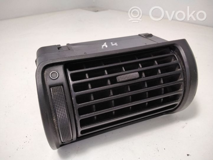 Audi A4 S4 B5 8D Copertura griglia di ventilazione laterale cruscotto 8D1820902