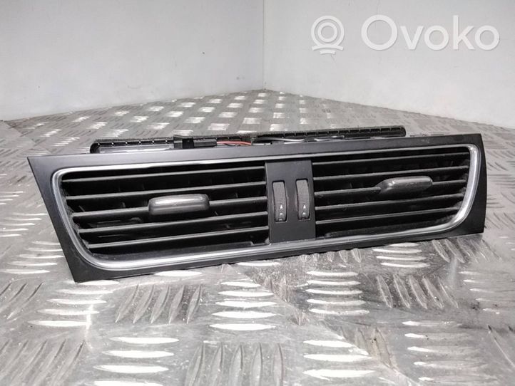 Audi A4 S4 B8 8K Dysze / Kratki środkowego nawiewu deski rozdzielczej 8T1820951C