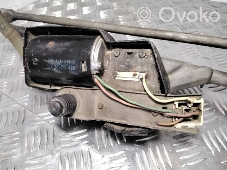 BMW 5 E28 Moteur d'essuie-glace 0390241081