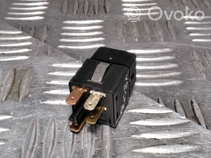 Opel Vectra A Logu elektriskās apsildes slēdzis 90228203