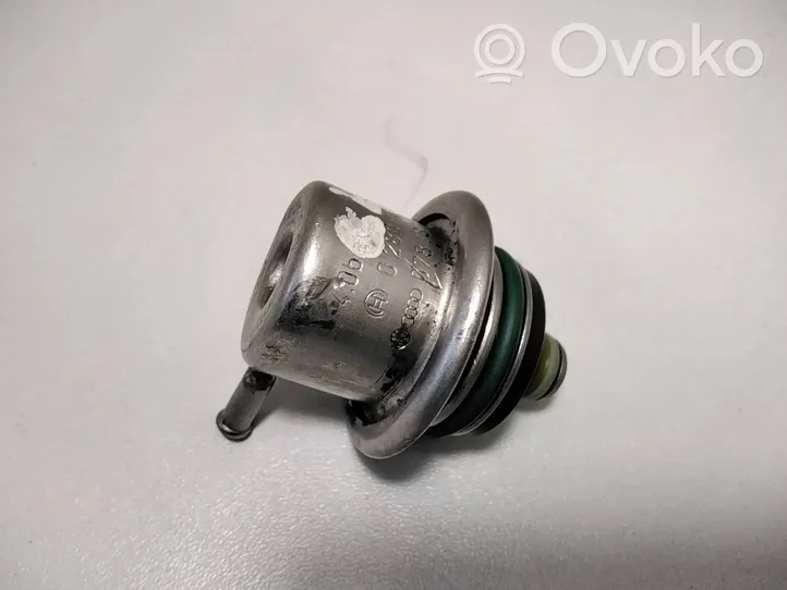 Volkswagen PASSAT B5 Régulateur de pression de carburant 078133534A