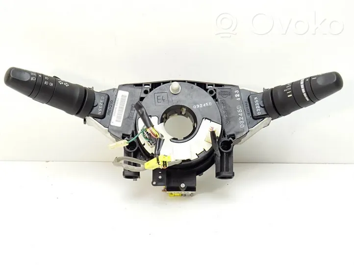 Nissan Note (E11) Leva/interruttore dell’indicatore di direzione e tergicristallo 25560BH00C