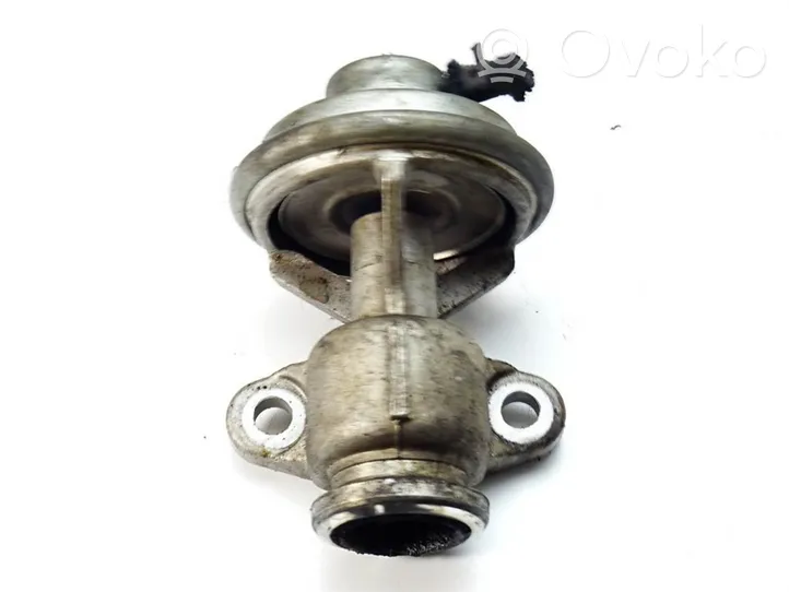 Volkswagen Golf IV Soupape vanne EGR 038131501