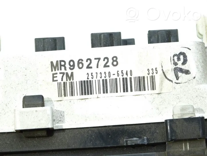 Mitsubishi Pajero Спидометр (приборный щиток) MR962728