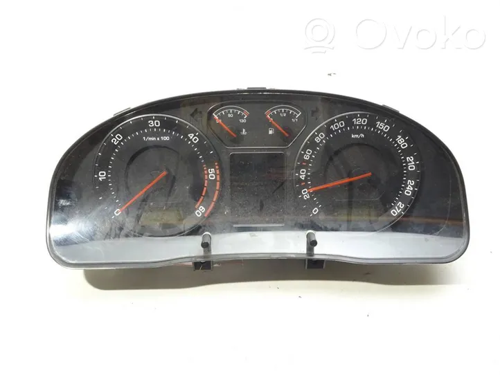 Skoda Superb B5 (3U) Compteur de vitesse tableau de bord 3U0920841D