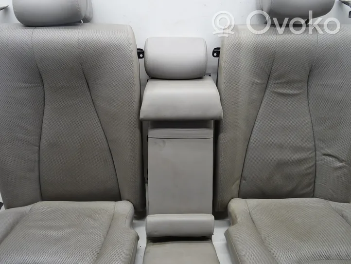 Mercedes-Benz S W220 Toisen istuinrivin istuimet 