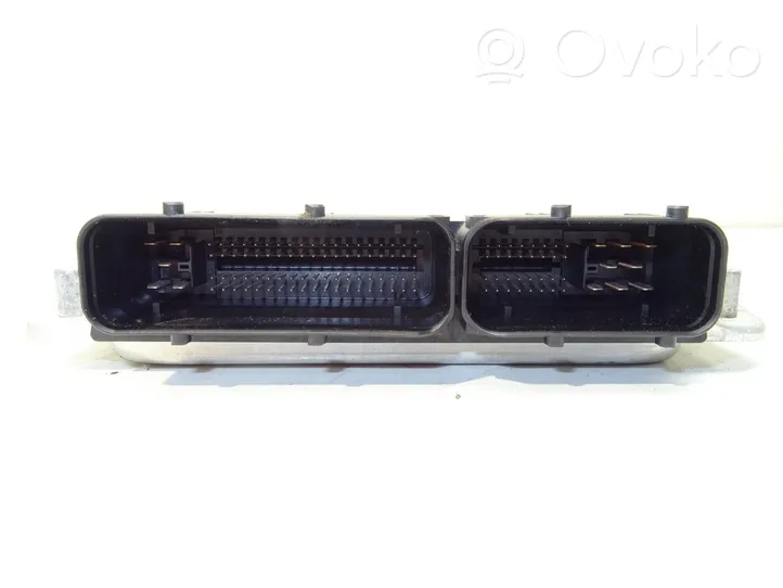 Volkswagen PASSAT B5.5 Unité de commande, module ECU de moteur 0281010666