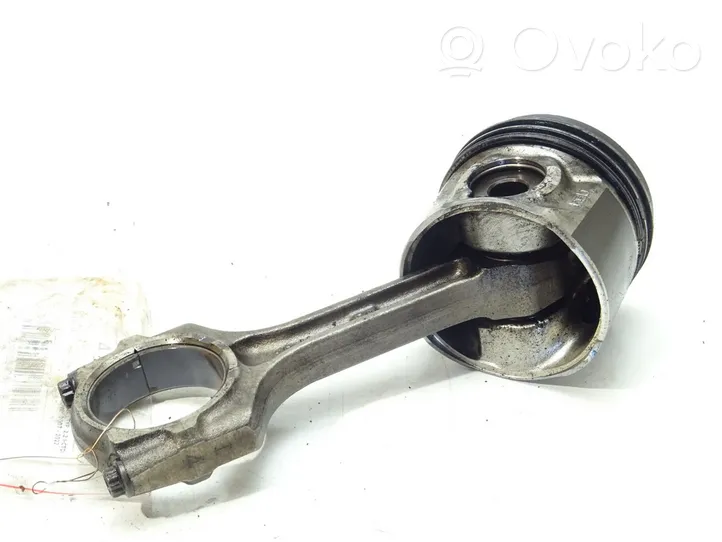 Honda CR-V Piston with connecting rod N22A2
