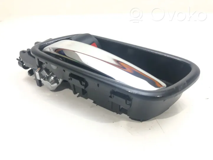 Honda CR-V Front door interior handle 