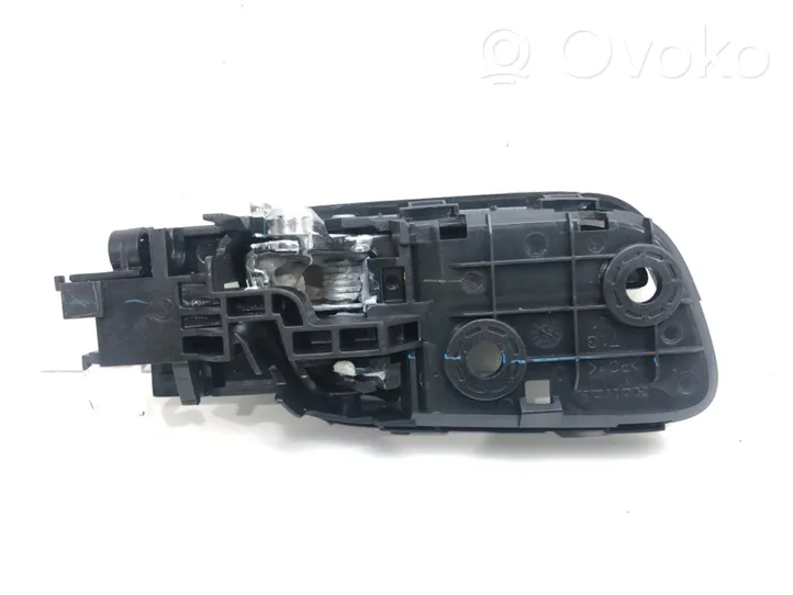 Honda CR-V Front door interior handle 