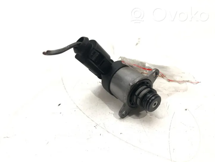 Audi A4 S4 B8 8K Regolatore di pressione del carburante 