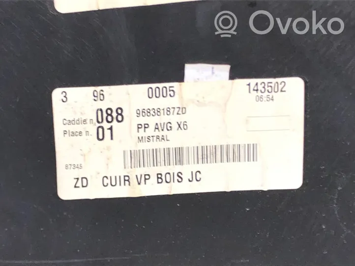 Citroen C6 Обшивка передней двери 