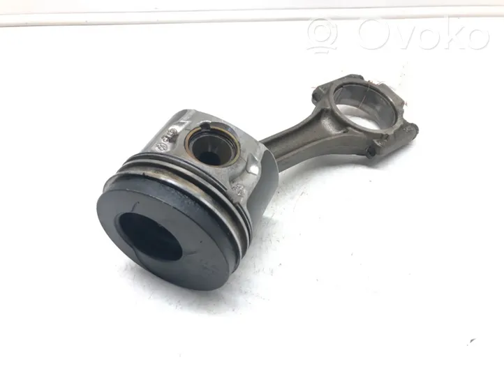 Volkswagen Caddy Piston with connecting rod 