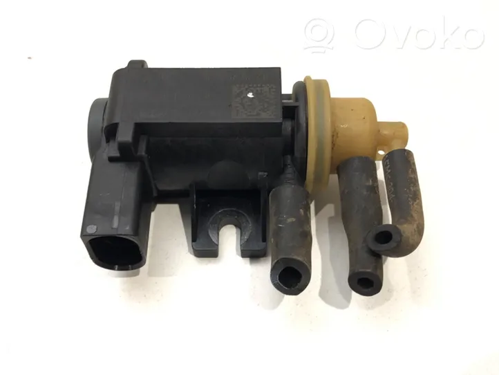 Volkswagen Golf VII Fuel pressure regulator 04L131051F