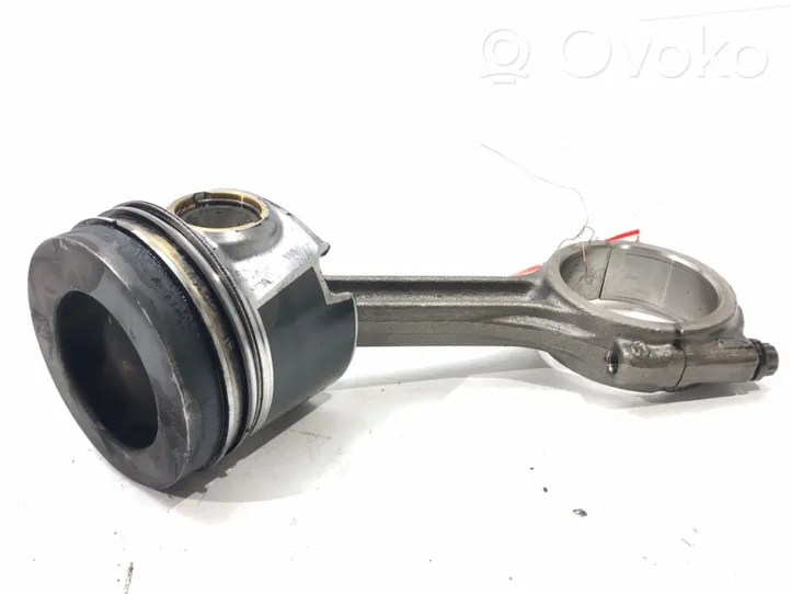 Volkswagen PASSAT B8 Piston avec bielle 